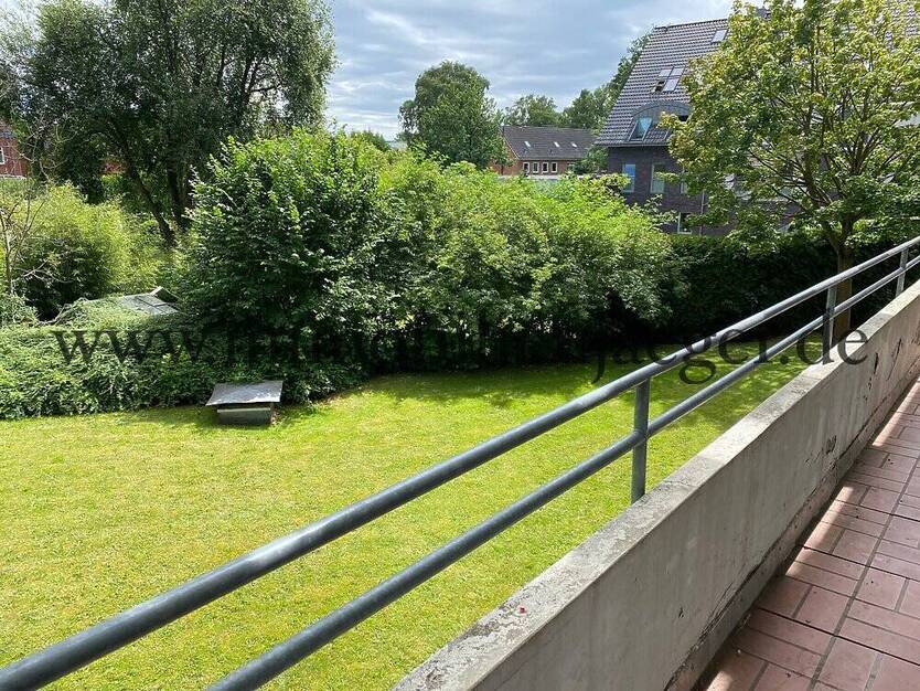 Fußnähe AEZ Poppenbüttel - ruhige Wohnung mit großen Balkon - ruhige Lage nur zum Garten, Fahrstuhl