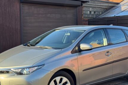 Toyota Auris 125.000 km 7.950 &euro; Duisburg 47179