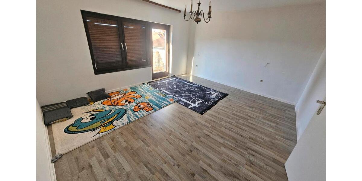 Etagenwohnung Büdingen - 5 Zimmer, 112 m&sup2;, 1.400&euro; | Angebot:25239307