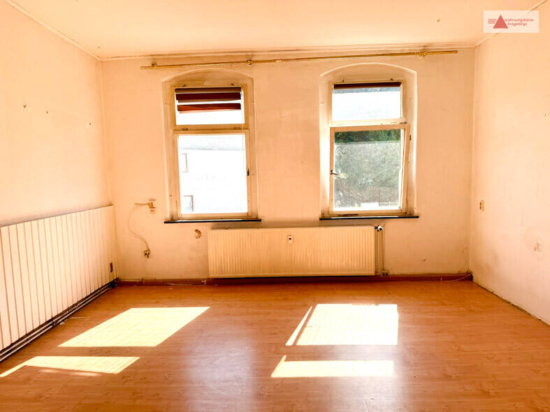 Reihenmittelhaus Zschopau - 9 Zimmer, 210 m&sup2;, 69.000&euro; | Angebot:22452439