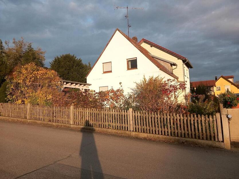 Ein-Zweifamilienhaus in Aufhausen zimmer