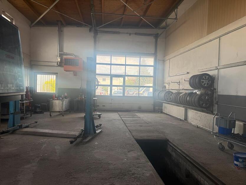 Halle KFZ Werkstatt