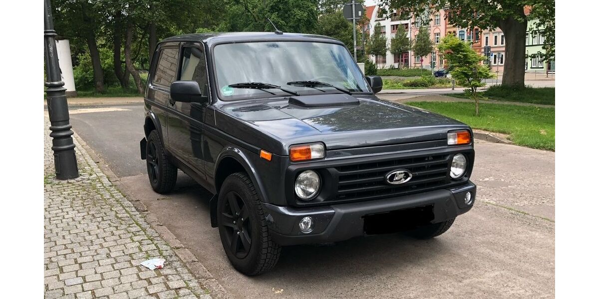Lada Niva 22.486 km 15.900 &euro; Erfurt 99099