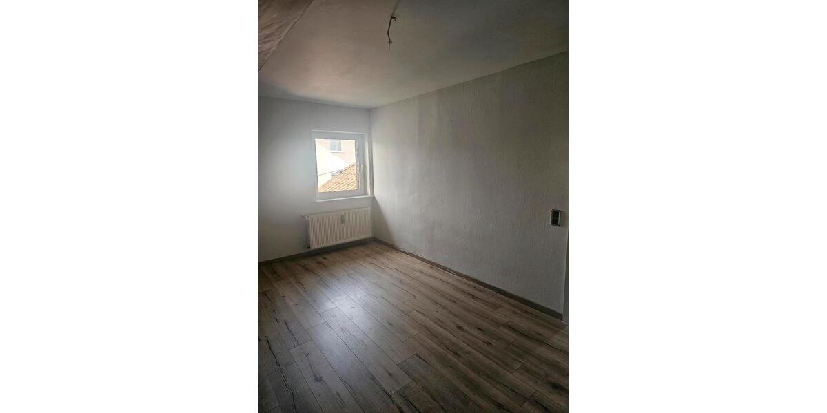 Dachgeschoßwohnung Hennef (Sieg) - 2 Zimmer, 85 m&sup2;, 980&euro; | Angebot:25410222