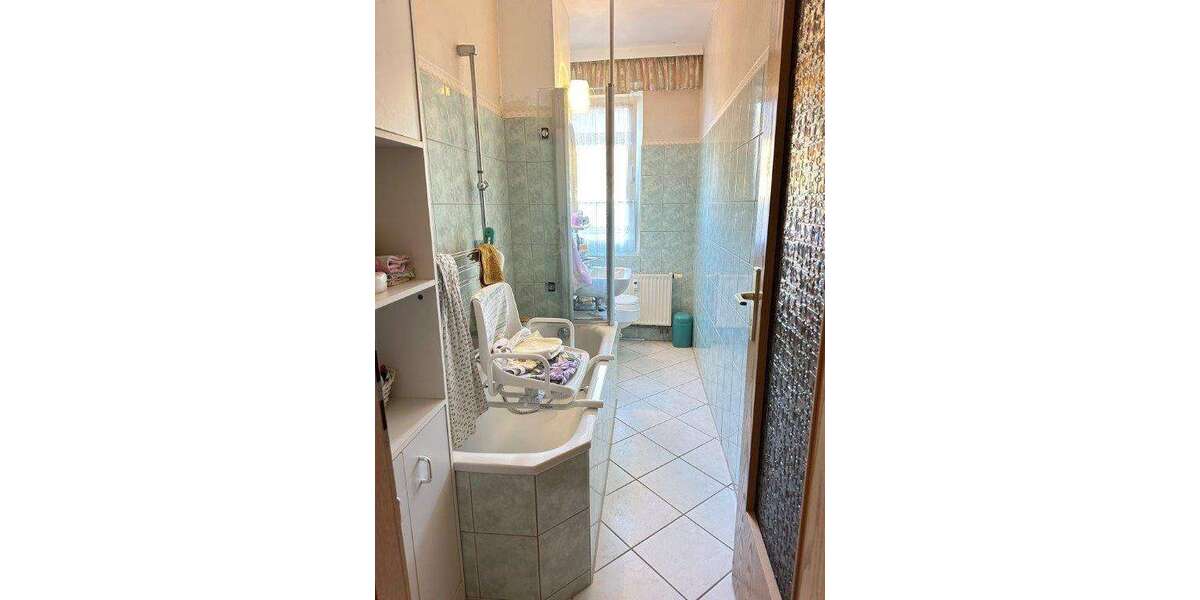 Gepflegte 3 Zi.-Wohnung mit Balkon und Einbauküche - Etagenwohnung Kaulsdorf | Angebot:26120376