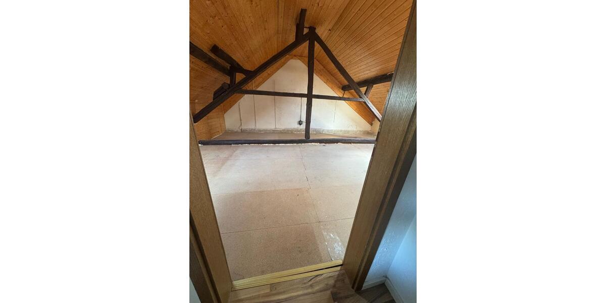 Etagenwohnung Föhren - 8 Zimmer, 224 m&sup2;, 1.600&euro; | Angebot:25553198