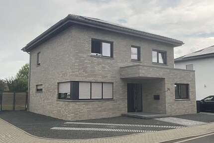 Haus Gangelt-Breberen Breberen - 5 Zimmer, 150 m&sup2;, 1.800&euro; | Angebot:26982745