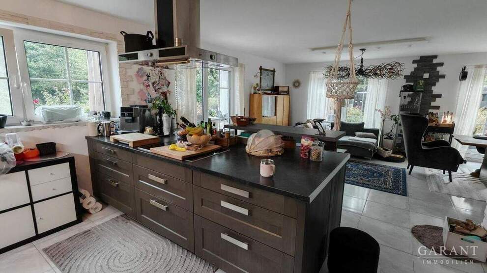 Exklusives Dreifamilienhaus von 2011 mit Wärmepumpe, Solar & 1.510 qm Grundstück 9 zimmer