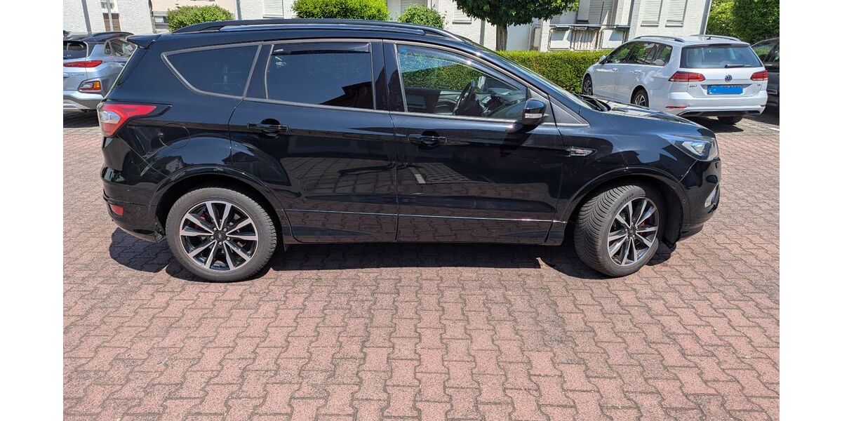 Ford Kuga 93.500 km 15.499 &euro; Niddatal 61194