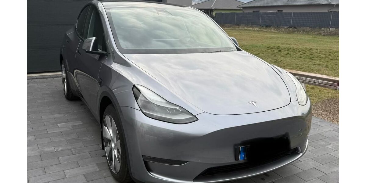 Tesla Model Y 36.800 km 39.999 &euro; Zeithain 01619