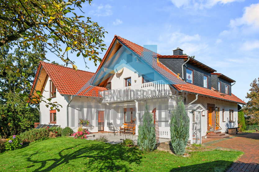 Großes Zweifamilienhaus mit möglicher EinliegerWohnung in ruhiger Lage von Immenhausen-Holzhausen