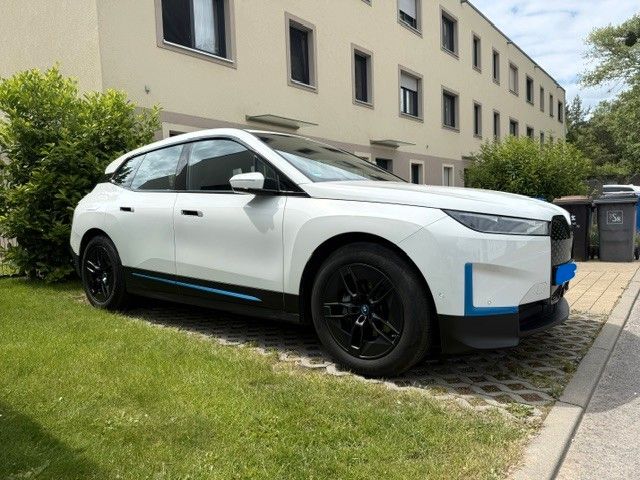 BMW iX 22.500 km 39.998 &euro; Berlin 14089