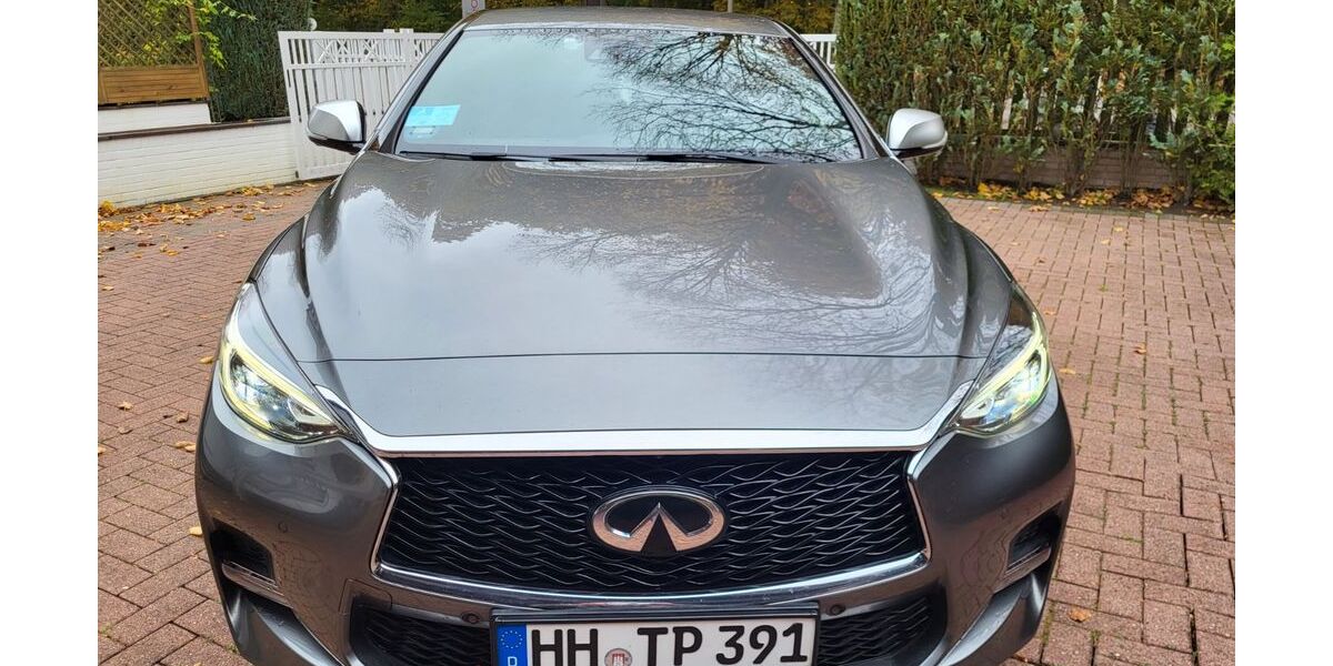 INFINITI Q30 113.000 km 16.500 &euro; Hamburg 22177