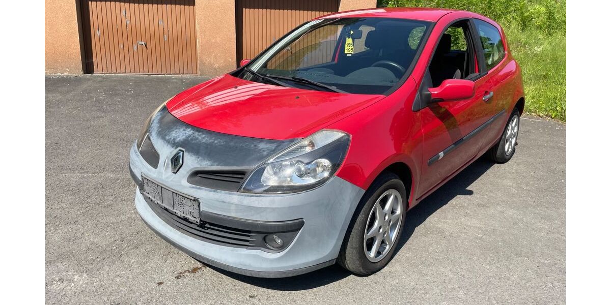 Renault Clio 210.000 km 899 &euro; Gummersbach 51645