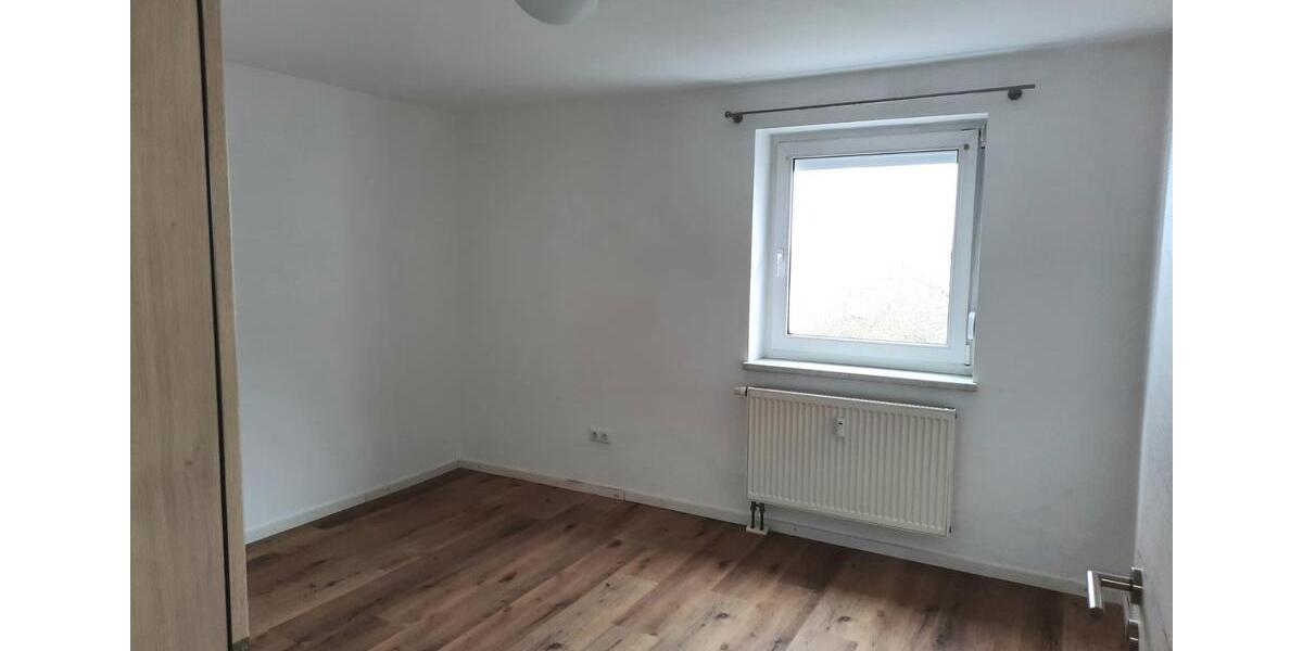Erdgeschoßwohnung Schöllnach - 3 Zimmer, 80 m&sup2;, 550&euro; | Angebot:25104540