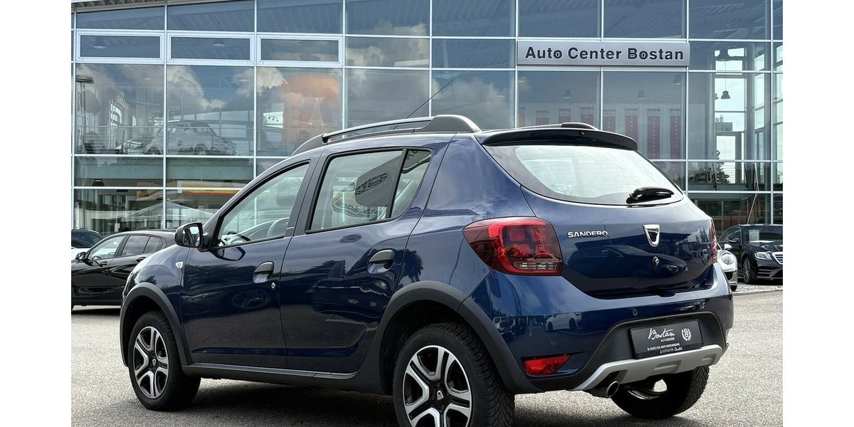 Dacia Sandero Stepway Celebration NAVIGATION/TEMPOMAT 29.280 km 8.900 &euro; Villingen-Schwenningen 78054