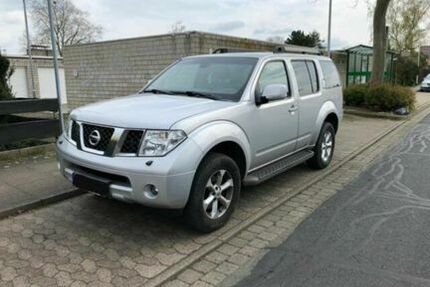 Nissan Pathfinder 325.000 km 5.350 &euro; Lünen 44532