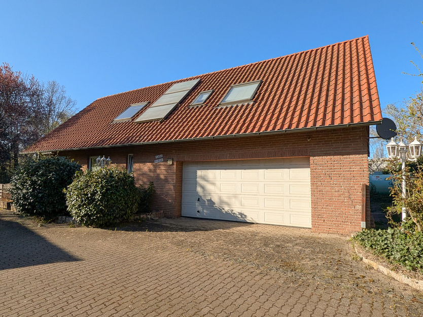 Gemütliches Einfamilienhaus mit Kamin, Doppelgarage und Erweiterungspotenzial 4 zimmer