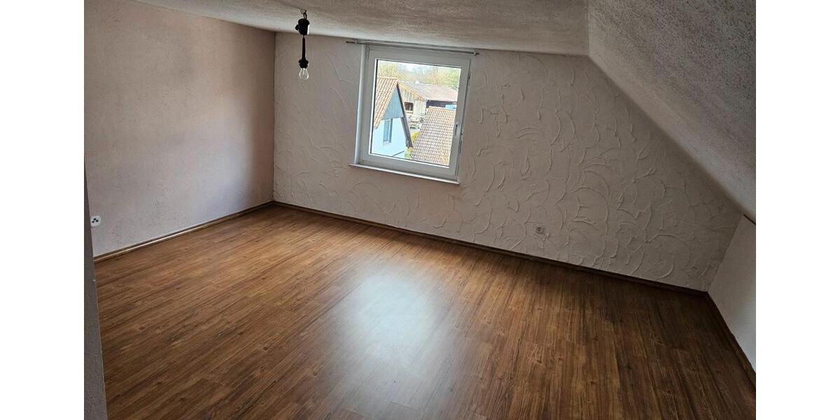 Dachgeschoßwohnung Weißenbrunn - 3.5 Zimmer, 68 m&sup2;, 510&euro; | Angebot:25980105