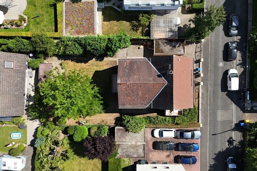 Bad Homburg - Kirdorf: Raumriese! Teilw. vermietetes 2-Familienhaus mit Potenzial!