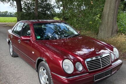 Mercedes-Benz E 200 79.047 km 5.250 &euro; Lorup 26901
