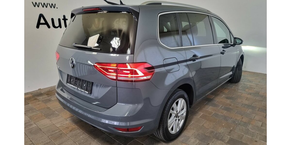 VW Touran Highline BMT LED ACC Nav Panorama 7-Sitze 37.700 km 27.850 &euro; Garrel 49681