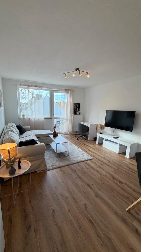 Renovierte, möblierte 2-Zimmer-Wohnung mit Balkonen zur Miete zimmer