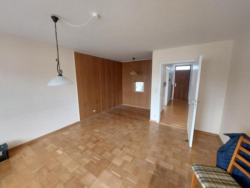 3 Zi Wohnung 73m2 , gr. Balkon nach SW, Aufzug und Einzelgarage zimmer
