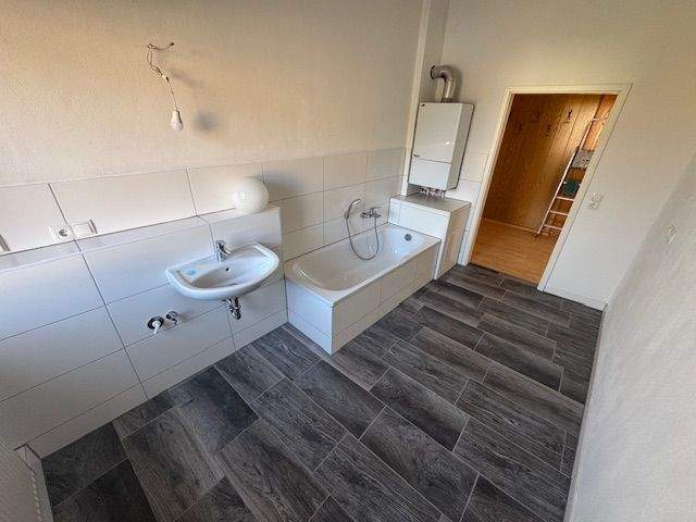 480GS2 - Charmante 4-Zimmer-Wohnung mit Kamin und Einbauküche – direkt an Schule und Bahnhof 4 zimmer