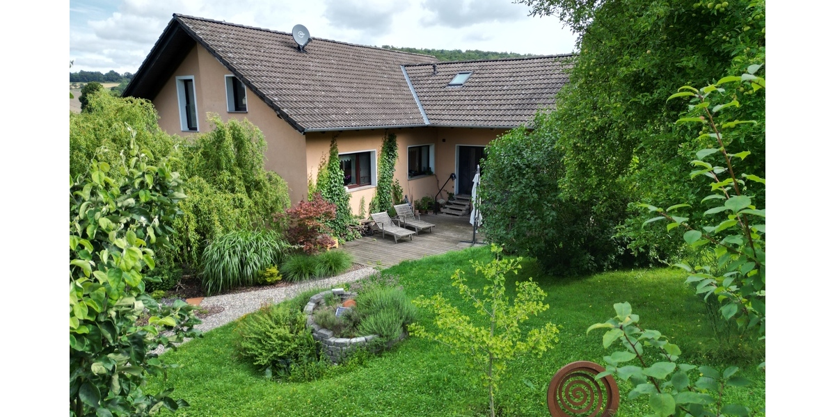 Großzügiges Dreifamilienhaus mit Weitblick – Wohnkomfort, Ruhe und vielseitige Perspektiven - Mehrfamilienhaus, Wohnhaus Neu-Eichenberg | Angebot:24874747