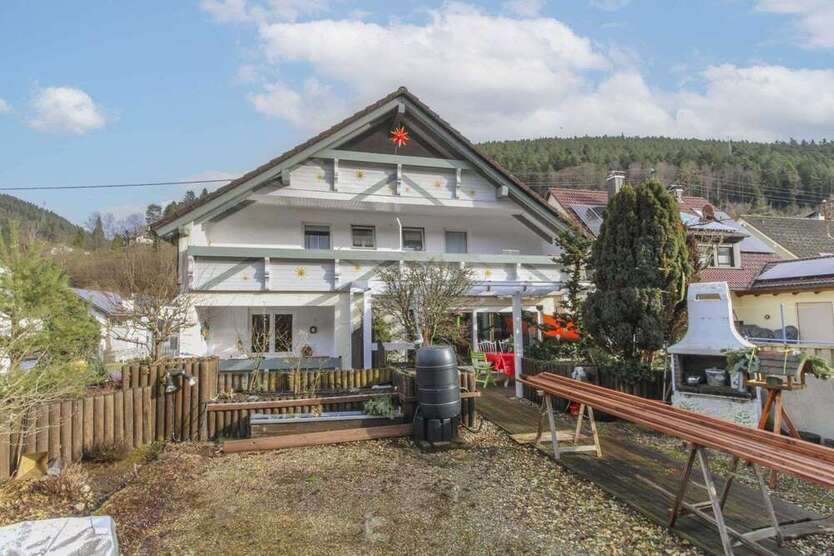 Haus zum Kaufen in Bad Wildbad 499.000 € 366.08 m²