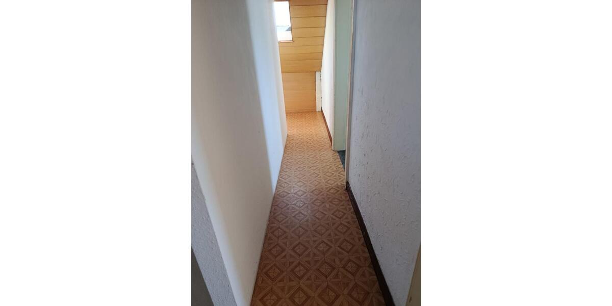 Dachgeschoßwohnung Saarlouis - 4 Zimmer, 65 m&sup2;, 470&euro; | Angebot:26449157