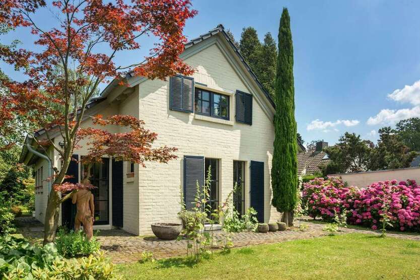 Haus zum Kaufen in Neuss 990.000 € 183 m²