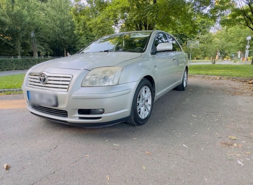 Toyota Avensis 253.000 km 2.399 € Niederstotzingen 89168