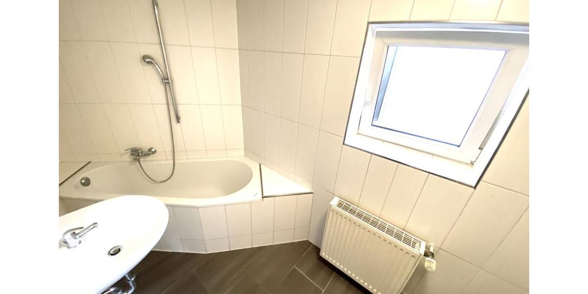 Sanierte 4,5-Zimmer-Wohnung mit EBK im Herzen von Bad Berka 4.5 zimmer