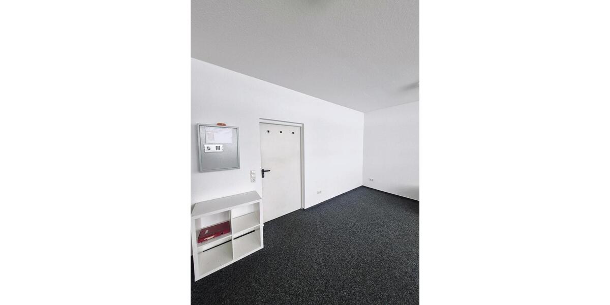 Heller, freundlicher Büroraum in excellenter Lage zimmer