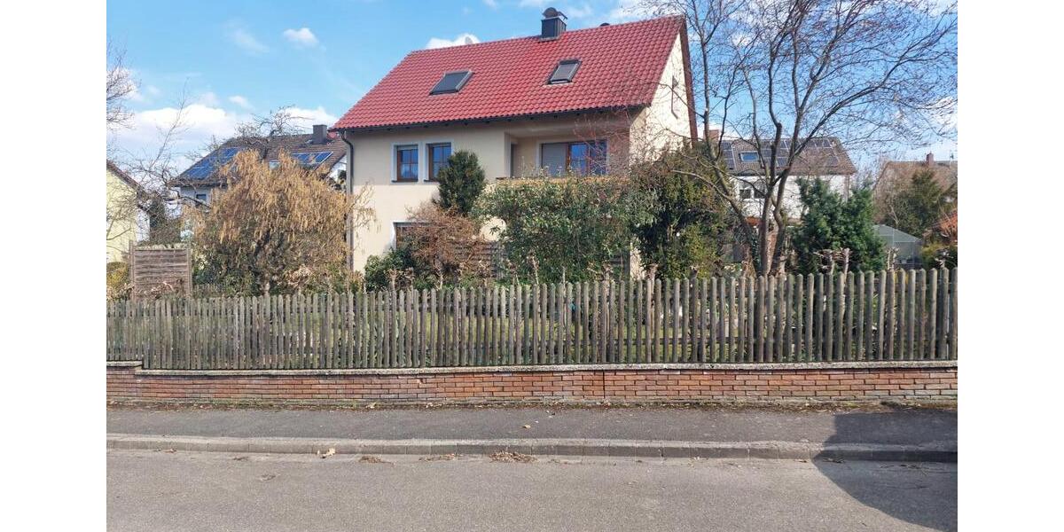 Einfamilienhaus Roth - 7 Zimmer, 180 m&sup2;, 599.000&euro; | Angebot:26301182