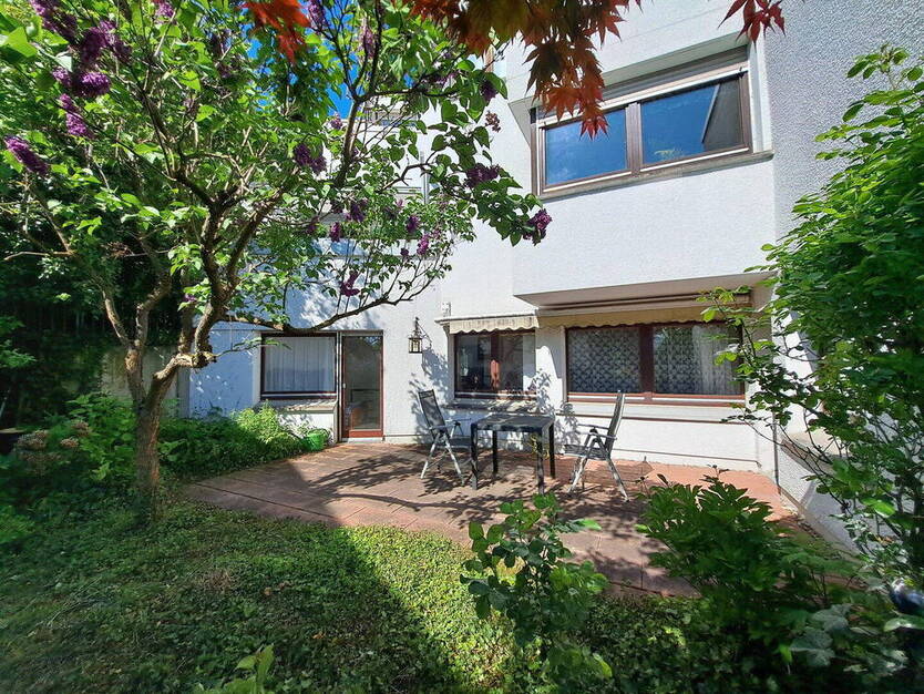 Großzügige 4,5 Zi. Wohnung in gepflegtem Terrassenhaus an der Wangener Höhe mit Blick auf Rotenberg