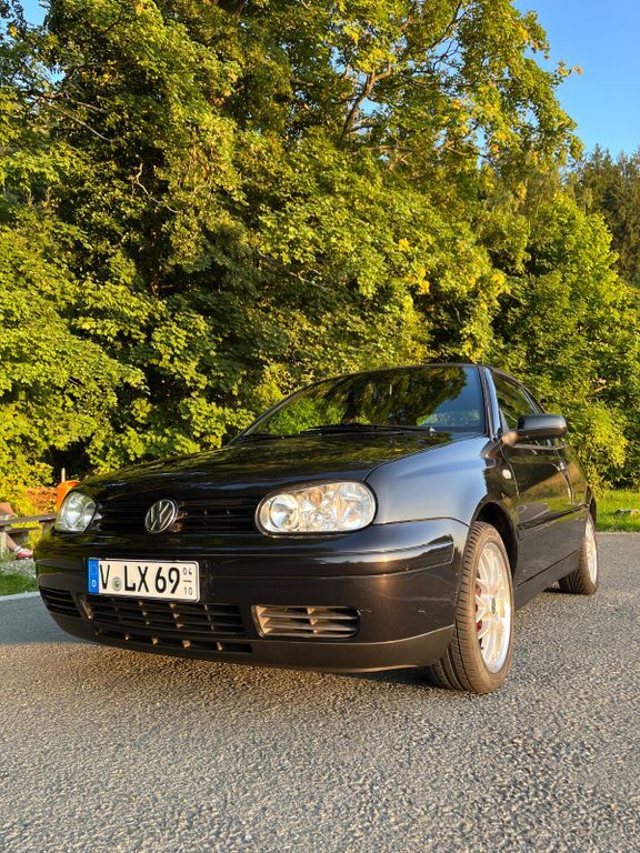 VW Golf 136.000 km 5.500 € Klingenthal 08248