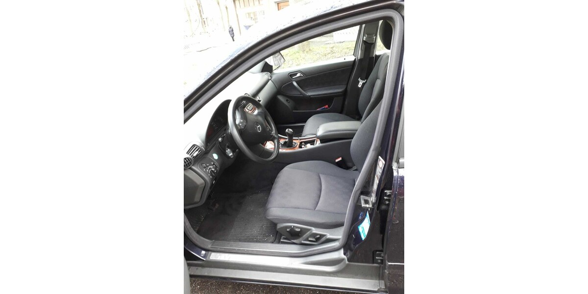 Mercedes-Benz C-Klasse 155.581 km 3.700 € Böblingen 71032