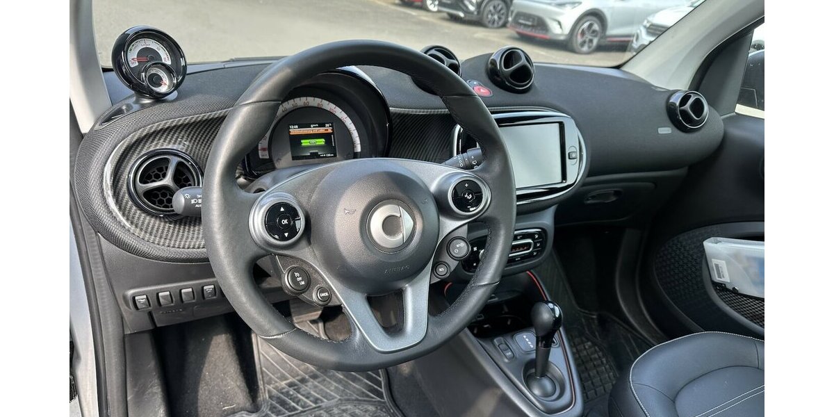 Smart EQ fortwo electric drive EQ LED Kamera Glasdach Ex 23.272 km 13.900 &euro; Mainz 55122
