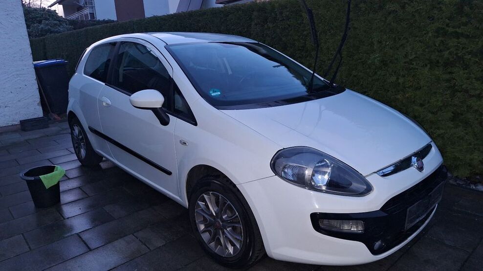 Fiat Punto 88.653 km 2.500 € Porta Westfalica 32457