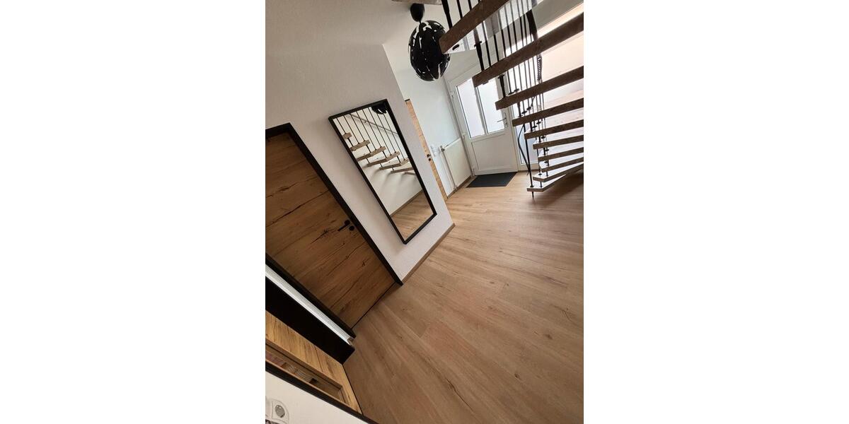 Modern saniertes Haus zu vermieten 4 zimmer