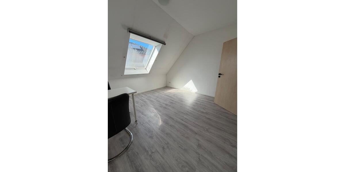Dachgeschoßwohnung Cloppenburg - 5 Zimmer, 105 m&sup2;, 1.200&euro; | Angebot:26409056