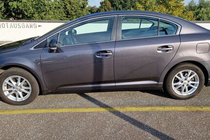 Toyota Avensis 172.505 km 6.900 € Oststeinbek 22113