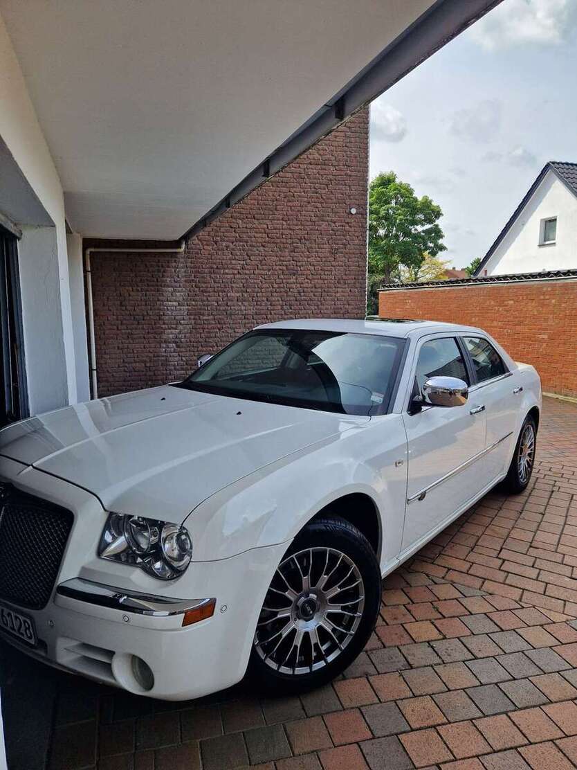 Chrysler 300C 212.000 km 8.000 € Bramsche 49565