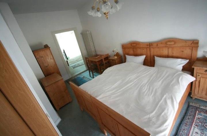 Villa Neuhaus am Rennweg - 23 Zimmer, 1.100 m&sup2;, 350.000&euro; | Angebot:25905362