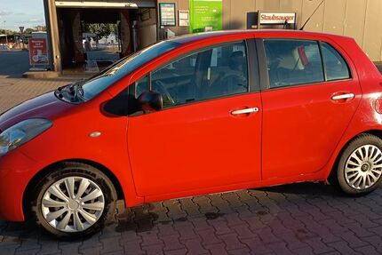 Toyota Yaris 151.300 km 2.000 &euro; Berga 06536