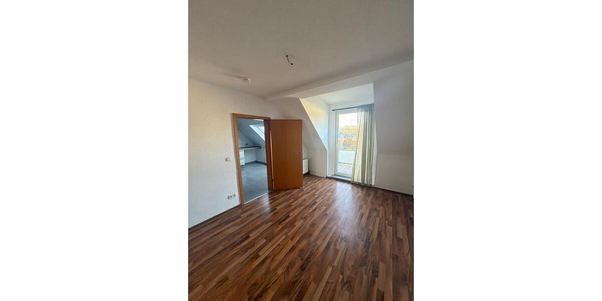 Dachgeschoßwohnung Essen Stadtbezirk VII - 5 Zimmer, 100 m&sup2;, 695&euro; | Angebot:24884993