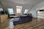 großzügige 4-Zimmer Dachgeschoßwohnung mit Südbalkon in zentraler Lage zu vermieten!!